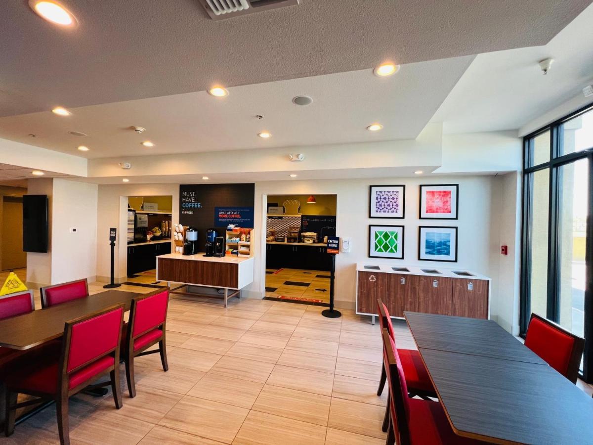 Holiday Inn Express & Suites Salinas By Ihg Ngoại thất bức ảnh
