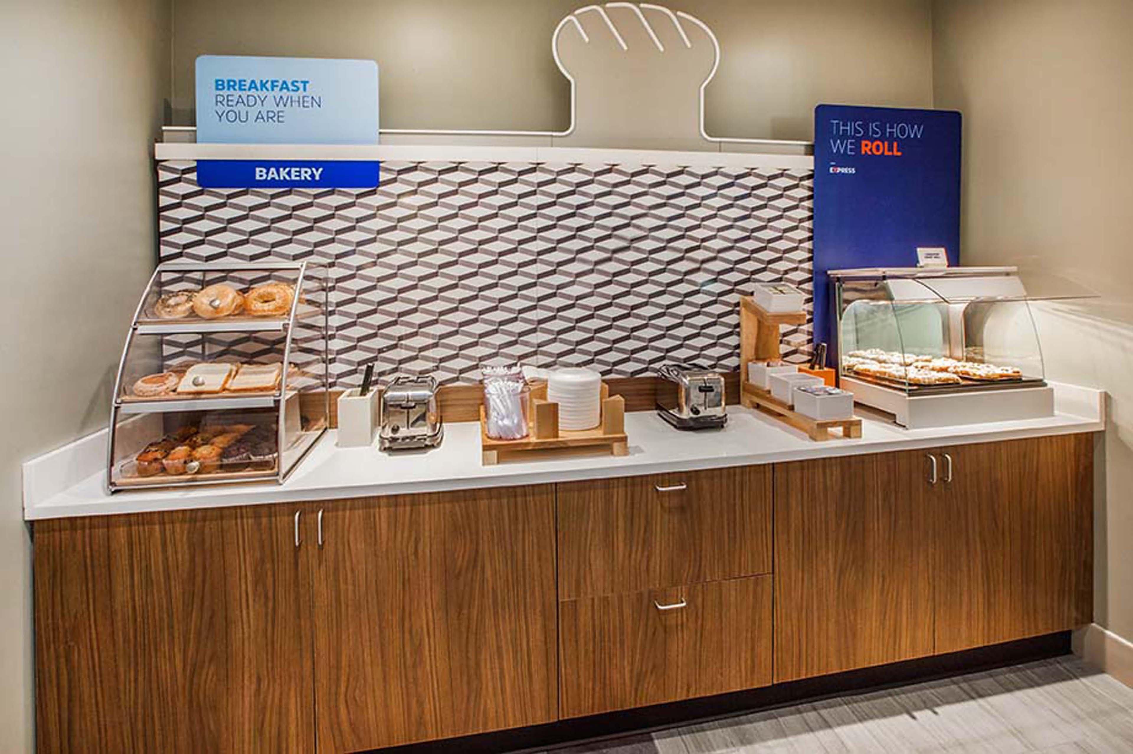 Holiday Inn Express & Suites Salinas By Ihg Ngoại thất bức ảnh